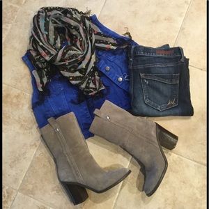 TRIANGULAR Scarf with Fringe